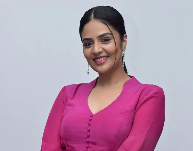 Sri Mukhi Pics